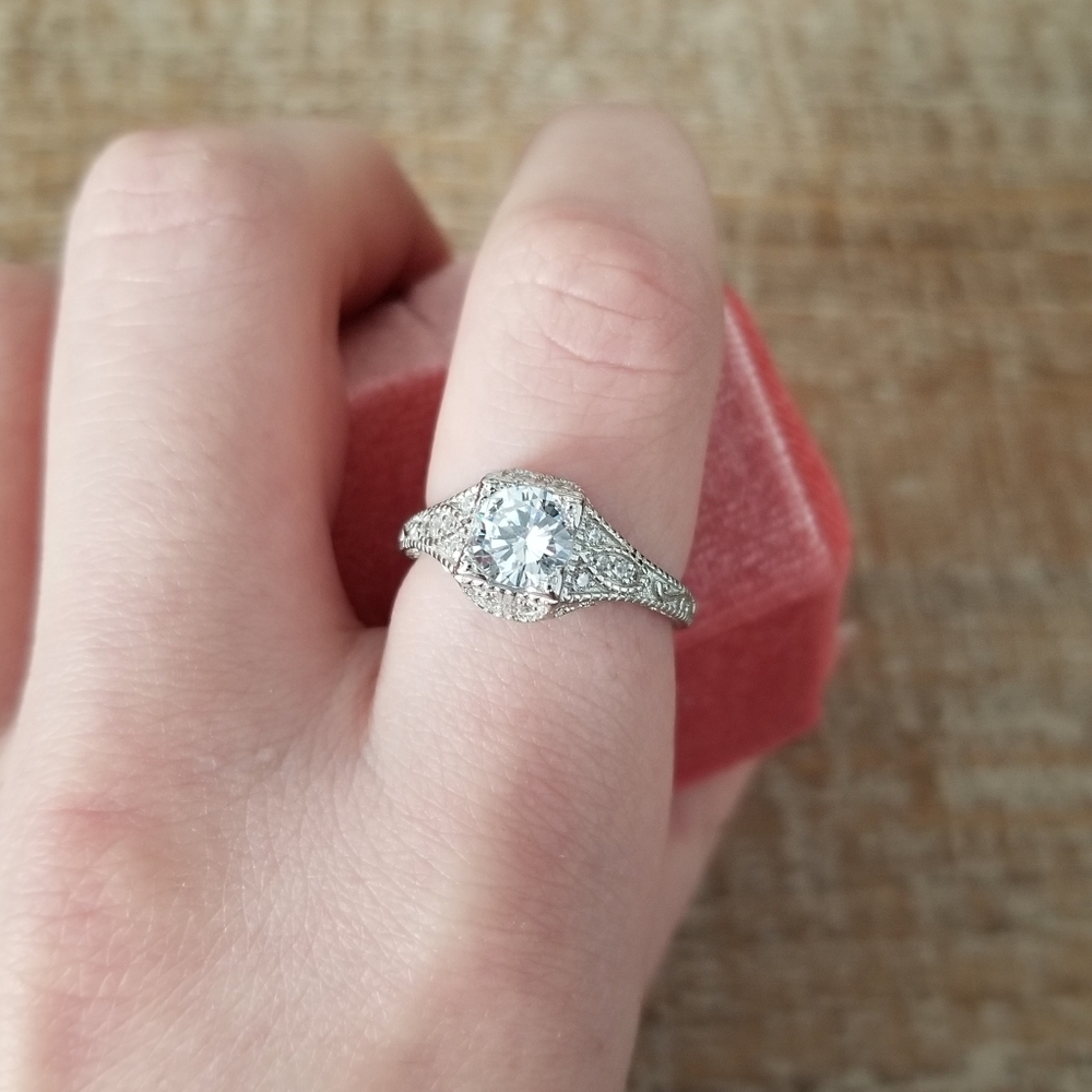 Art Deco Vintage White Sapphire Ring - Picture 4 of 6